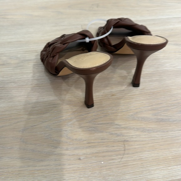 Marc fisher brown heels size 6 - Picture 2 of 3